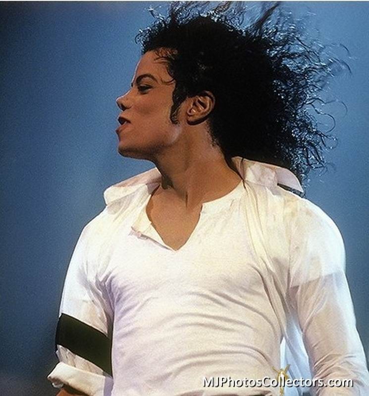 Michael-michael-jackson-16381201-745-800