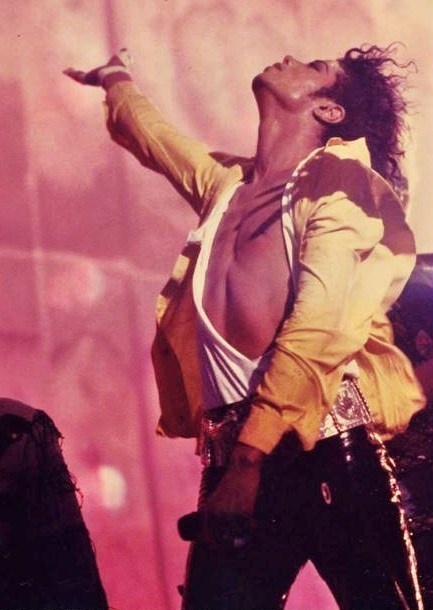 Michael-michael-jackson-16381235-433-610